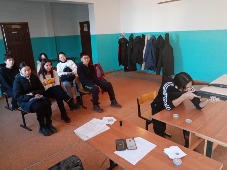Прошли школьные соревнования по стрельбе из пневматической винтовки.